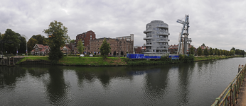 903513 Panorama vanaf de sluis in het Merwedekanaal te Utrecht, met in het midden de voormalige Cereolfabriek (Everard ...